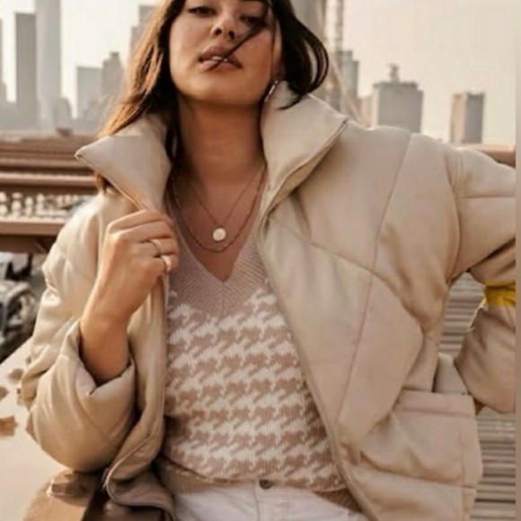 Abercrombie & Fitch Jackets & Blazers - Abercrombie & Fitch Women's Beige Puffer Vegan Leather Diamond Jacket